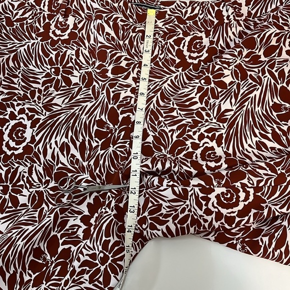Lands' End Mid Rise Slim Leg Cropped Pants White & Red Floral plus size 20W - Picture 9 of 11